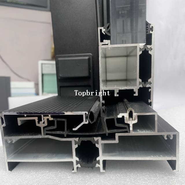 Hochisolierende Aluminium-Hochleistungs-Schiebetüren mit 2 bzw. 3 Paneelen TB150